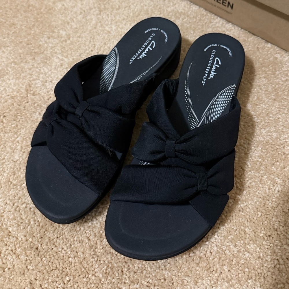 Clarks Women's Elegant Black Sandals